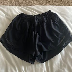 Lululemon Hotty Hpt shorts 4’